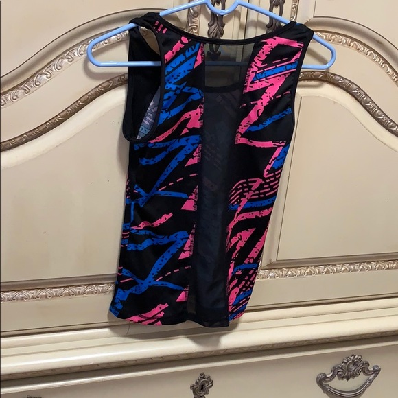 Workout Top. - Picture 2 of 3